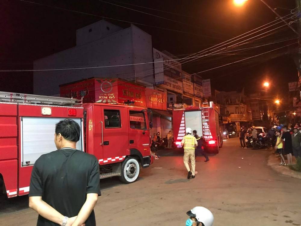 PCCC tỉnh Đắk Lắk: Lực lượng Phòng cháy chữa cháy nhanh chóng có mặt tại hiện trường xảy ra vụ cháy.