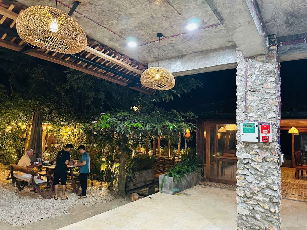 Báo cháy cho resort, khu nghỉ dưỡng: bài toán nhiều khối nhà biệt lập và lời giải không dây 9 Tủ trung tâm báo cháy không dây FireSmart lắp tại khu nhà hàng của khu nghỉ dưỡng
