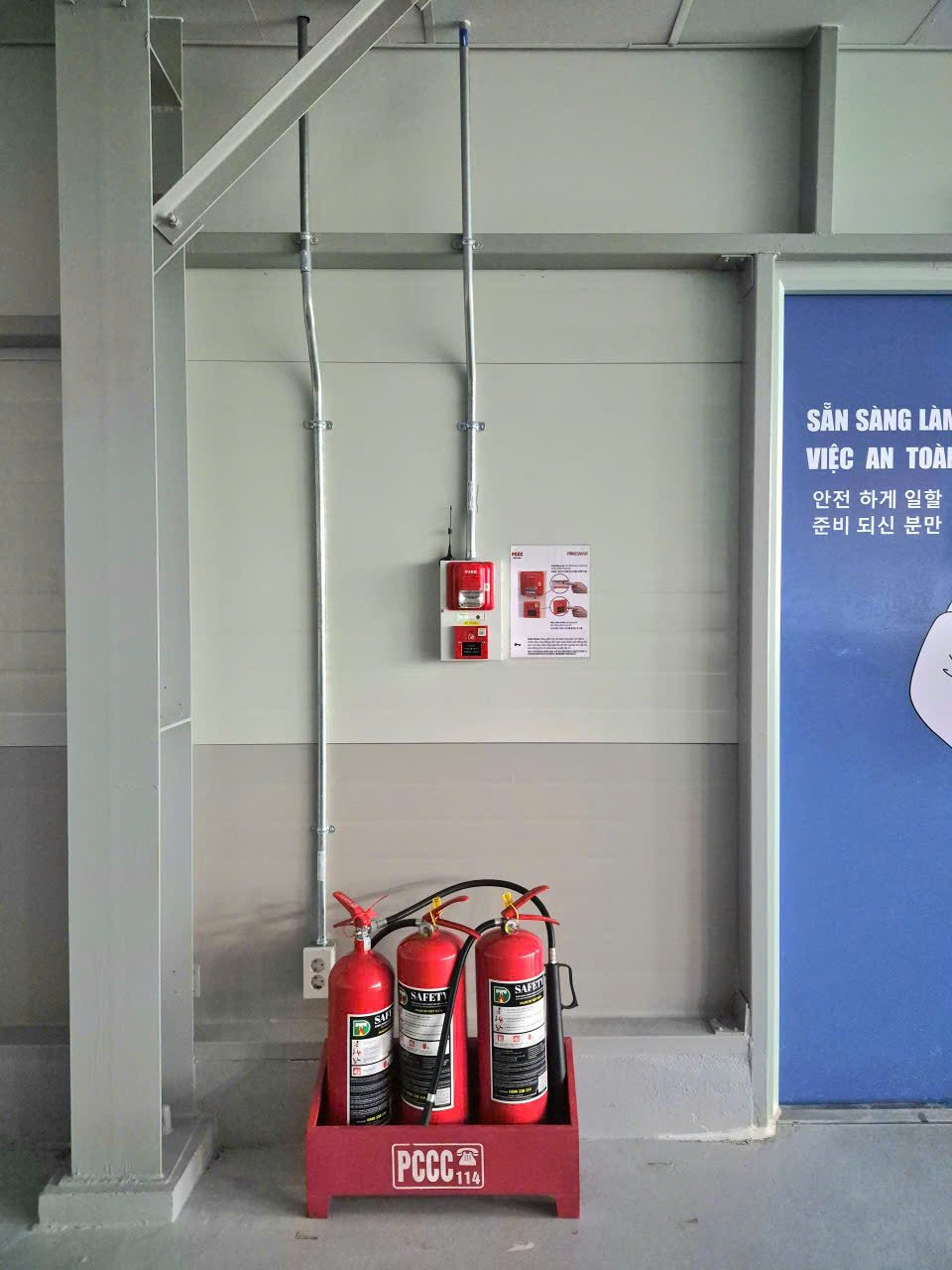 Dự án tiêu biểu — Công trình đã triển khai hệ thống báo cháy, PCCC 7 Nút ấn báo cháy khẩn cấp, chuông đèn báo cháy FireSmart và bình chữa cháy xách tay tại nhà điều hành nhà máy Samsung Thái Nguyên